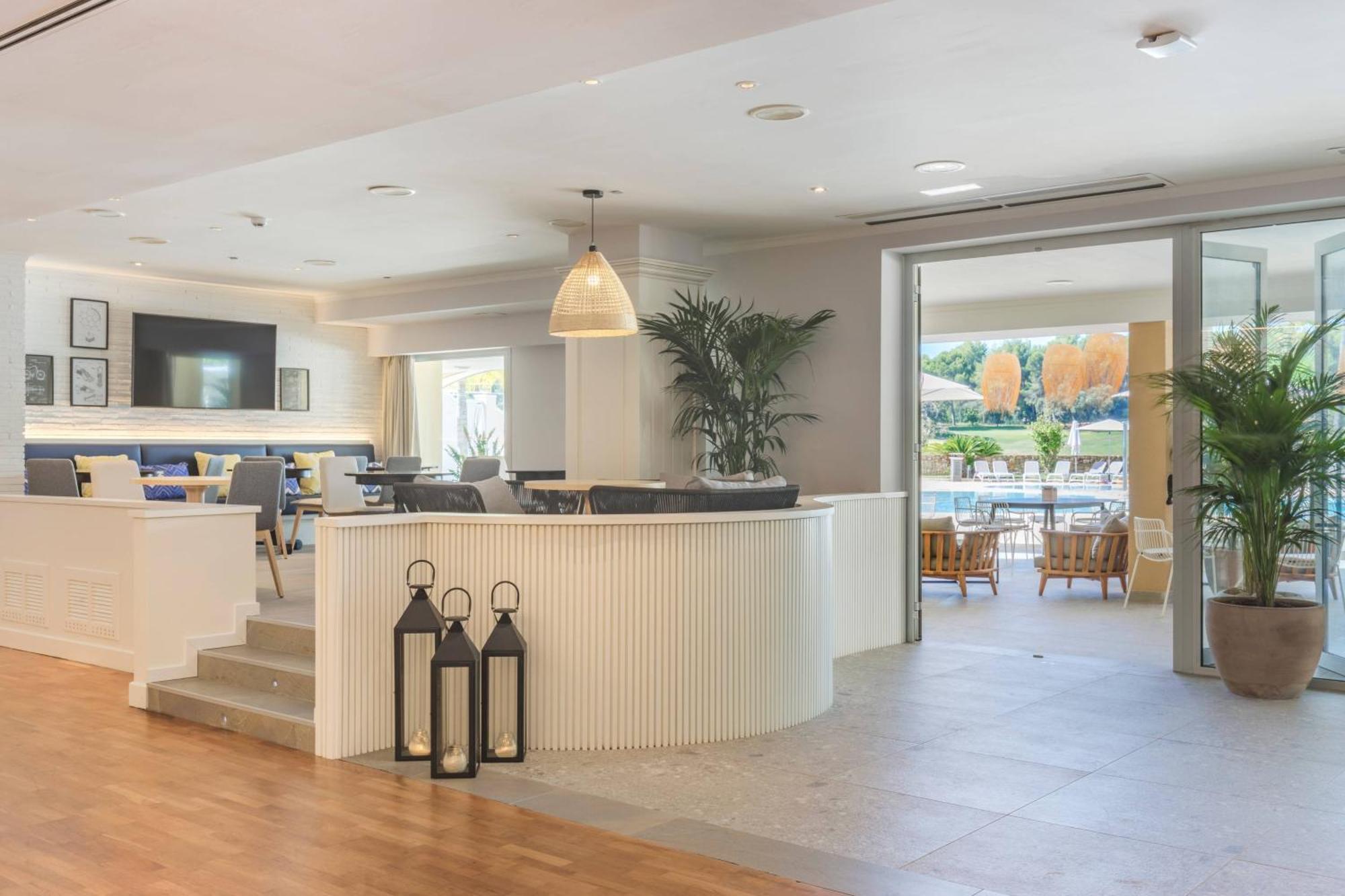 Denia Marriott La Sella Golf Resort & Spa מראה חיצוני תמונה The interior of the clubhouse at The Grove
